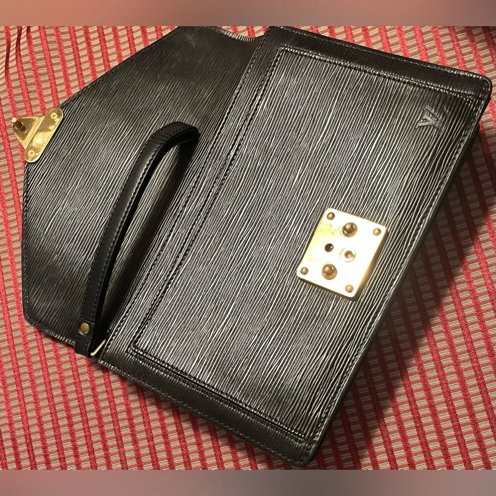 Louis Vuitton Epi Clutch, Black